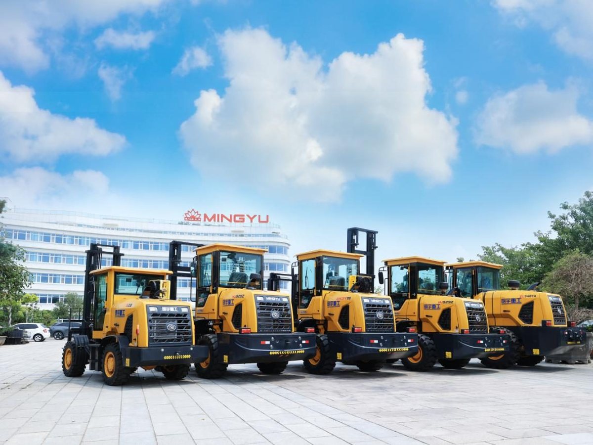 news 20260618 classic rough terrain forklift image 01