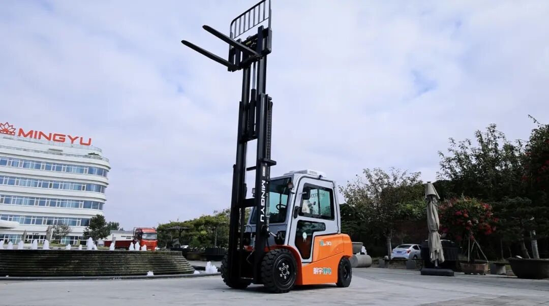 Summer Work Essential: MINGYU Lithium Forklift Integrates Comfort, Efficiency and Cost Savings