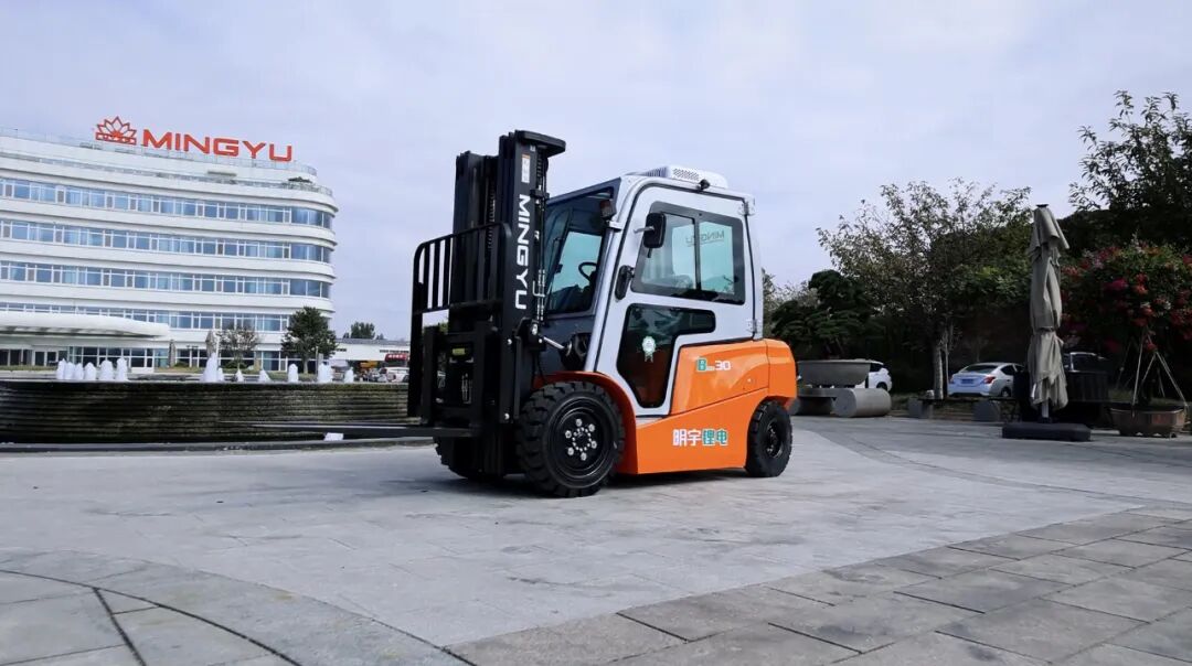 Summer Work Essential: MINGYU Lithium Forklift Integrates Comfort, Efficiency and Cost Savings